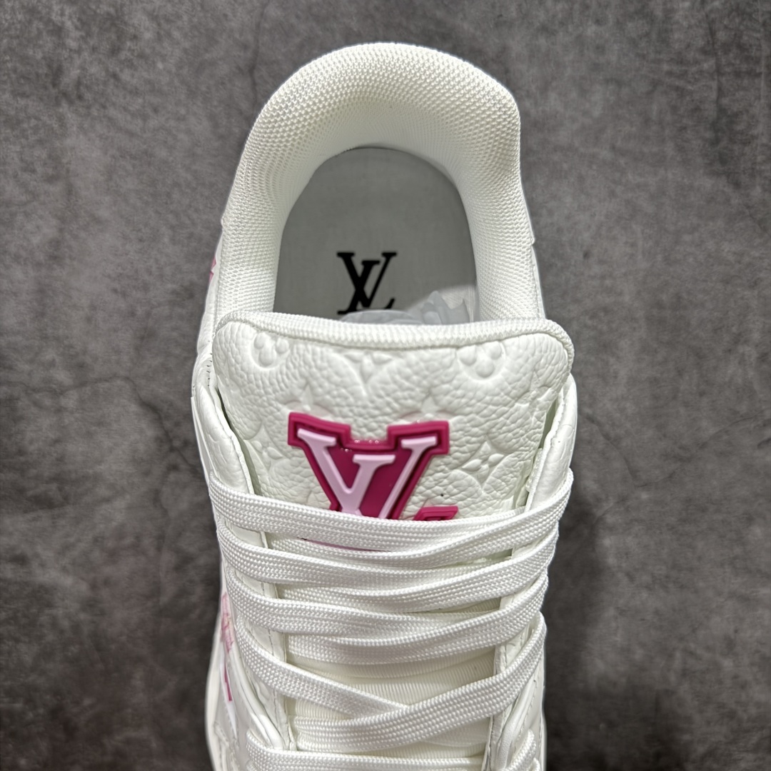 图片[8]-【顶级性价比版本】LV Trainer 村上隆樱花 双层飞机礼盒 中高端品质 价格超值不杀猪 非市面假特价版本 广东产 顶级品质 真材实料 不偷材料 市售数一数二的好货 放眼市场同价格绝对找不到比他更好的货⚠️ 工厂长期补货 价格优势供应 所有配色均原版购入开发打造 正确原版 超高还原度 空胶工艺 各细节到位 鞋面为细柔小牛皮 厚实织物鞋带正确扣子配件 正确牛仔布料无色差 图案对版对位 白色软质荔枝皮 老花压印到位 细节 版型全都没毛病 正确鞋垫 中高端零售 杀猪这个版本没毛病 品质见实拍 无需过多文案赘述！ 尺码： 39-45-选品中心