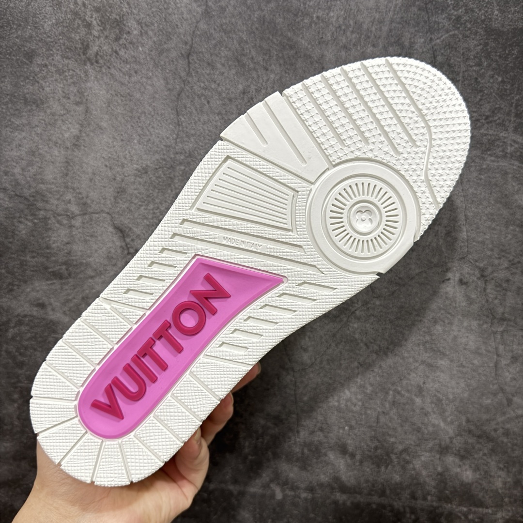 图片[9]-【顶级性价比版本】LV Trainer 村上隆樱花 双层飞机礼盒 中高端品质 价格超值不杀猪 非市面假特价版本 广东产 顶级品质 真材实料 不偷材料 市售数一数二的好货 放眼市场同价格绝对找不到比他更好的货⚠️ 工厂长期补货 价格优势供应 所有配色均原版购入开发打造 正确原版 超高还原度 空胶工艺 各细节到位 鞋面为细柔小牛皮 厚实织物鞋带正确扣子配件 正确牛仔布料无色差 图案对版对位 白色软质荔枝皮 老花压印到位 细节 版型全都没毛病 正确鞋垫 中高端零售 杀猪这个版本没毛病 品质见实拍 无需过多文案赘述！ 尺码： 39-45-选品中心