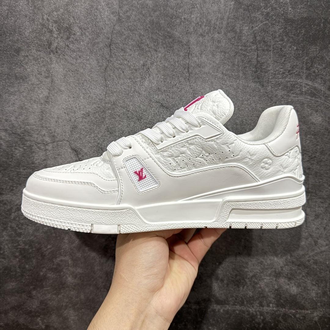 图片[2]-【顶级性价比版本】LV Trainer 村上隆樱花 双层飞机礼盒 中高端品质 价格超值不杀猪 非市面假特价版本 广东产 顶级品质 真材实料 不偷材料 市售数一数二的好货 放眼市场同价格绝对找不到比他更好的货⚠️ 工厂长期补货 价格优势供应 所有配色均原版购入开发打造 正确原版 超高还原度 空胶工艺 各细节到位 鞋面为细柔小牛皮 厚实织物鞋带正确扣子配件 正确牛仔布料无色差 图案对版对位 白色软质荔枝皮 老花压印到位 细节 版型全都没毛病 正确鞋垫 中高端零售 杀猪这个版本没毛病 品质见实拍 无需过多文案赘述！ 尺码： 39-45-选品中心