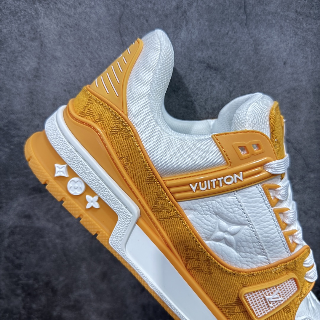 图片[7]-【顶级性价比版本】LV Trainer 白黄牛仔 双层飞机礼盒 中高端品质 价格超值不杀猪 非市面假特价版本 广东产 顶级品质 真材实料 不偷材料 市售数一数二的好货 放眼市场同价格绝对找不到比他更好的货⚠️ 工厂长期补货 价格优势供应 所有配色均原版购入开发打造 正确原版 超高还原度 空胶工艺 各细节到位 鞋面为细柔小牛皮 厚实织物鞋带正确扣子配件 正确牛仔布料无色差 图案对版对位 白色软质荔枝皮 老花压印到位 细节 版型全都没毛病 正确鞋垫 中高端零售 杀猪这个版本没毛病 品质见实拍 无需过多文案赘述！ 尺码： 35-45-选品中心