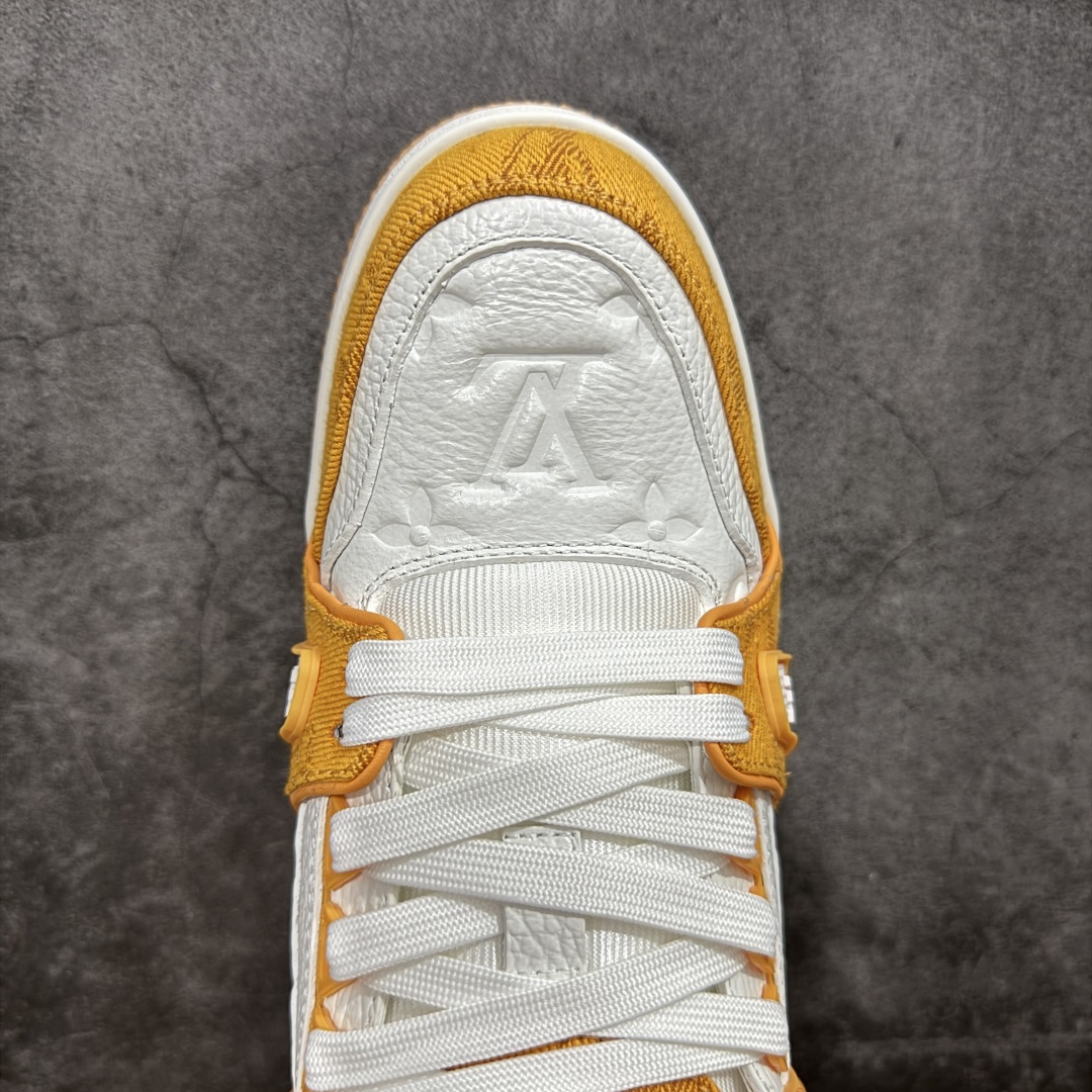 图片[5]-【顶级性价比版本】LV Trainer 白黄牛仔 双层飞机礼盒 中高端品质 价格超值不杀猪 非市面假特价版本 广东产 顶级品质 真材实料 不偷材料 市售数一数二的好货 放眼市场同价格绝对找不到比他更好的货⚠️ 工厂长期补货 价格优势供应 所有配色均原版购入开发打造 正确原版 超高还原度 空胶工艺 各细节到位 鞋面为细柔小牛皮 厚实织物鞋带正确扣子配件 正确牛仔布料无色差 图案对版对位 白色软质荔枝皮 老花压印到位 细节 版型全都没毛病 正确鞋垫 中高端零售 杀猪这个版本没毛病 品质见实拍 无需过多文案赘述！ 尺码： 35-45-选品中心