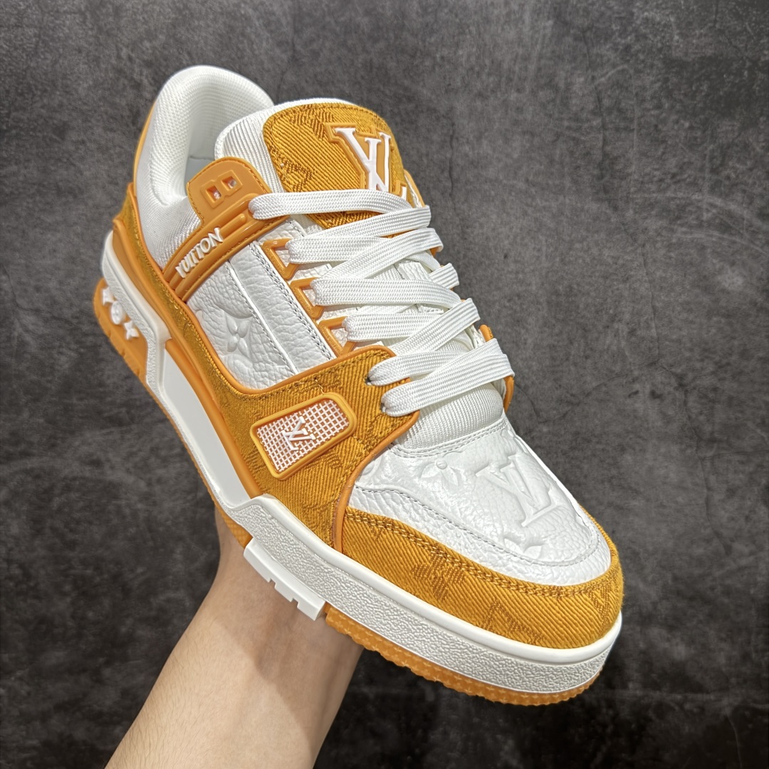 图片[3]-【顶级性价比版本】LV Trainer 白黄牛仔 双层飞机礼盒 中高端品质 价格超值不杀猪 非市面假特价版本 广东产 顶级品质 真材实料 不偷材料 市售数一数二的好货 放眼市场同价格绝对找不到比他更好的货⚠️ 工厂长期补货 价格优势供应 所有配色均原版购入开发打造 正确原版 超高还原度 空胶工艺 各细节到位 鞋面为细柔小牛皮 厚实织物鞋带正确扣子配件 正确牛仔布料无色差 图案对版对位 白色软质荔枝皮 老花压印到位 细节 版型全都没毛病 正确鞋垫 中高端零售 杀猪这个版本没毛病 品质见实拍 无需过多文案赘述！ 尺码： 35-45-选品中心