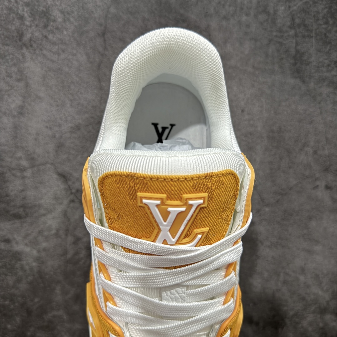 图片[8]-【顶级性价比版本】LV Trainer 白黄牛仔 双层飞机礼盒 中高端品质 价格超值不杀猪 非市面假特价版本 广东产 顶级品质 真材实料 不偷材料 市售数一数二的好货 放眼市场同价格绝对找不到比他更好的货⚠️ 工厂长期补货 价格优势供应 所有配色均原版购入开发打造 正确原版 超高还原度 空胶工艺 各细节到位 鞋面为细柔小牛皮 厚实织物鞋带正确扣子配件 正确牛仔布料无色差 图案对版对位 白色软质荔枝皮 老花压印到位 细节 版型全都没毛病 正确鞋垫 中高端零售 杀猪这个版本没毛病 品质见实拍 无需过多文案赘述！ 尺码： 35-45-选品中心