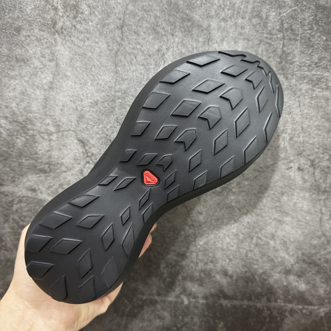 图片[9]-【巅峰版】CDG x Salomon 萨洛蒙 联名款XT-6 系列 厚底 休闲 运动鞋 原版购入开发 做货 独立私模 原材料打造 一比一原版细节 延续品牌设计基因，融合简约的设计和实用的技术性 联名鞋款依旧是黑白简约配色，鞋身上的品牌字样也体现出极简主义的设计风格 搭配Contagrip 橡胶厚底鞋底设计，重新演绎的鞋面部分则以Pulsar Advanced袜套式轮廓替换了之前抽绳鞋带 并饰有网眼、抗撕裂材质鞋面、防水胶条以及尼龙拉环等细节 面料： 原版定制进口科技面料 内里： 原版进口透气网里 大底： 原版开模超轻发泡材质 底厚： 6.5CM 尺码：35-40-选品中心