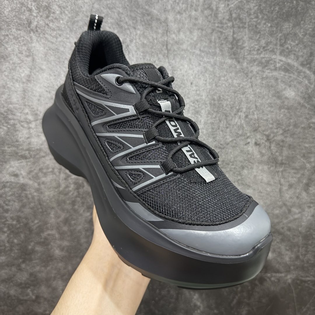 图片[3]-【巅峰版】CDG x Salomon 萨洛蒙 联名款XT-6 系列 厚底 休闲 运动鞋 原版购入开发 做货 独立私模 原材料打造 一比一原版细节 延续品牌设计基因，融合简约的设计和实用的技术性 联名鞋款依旧是黑白简约配色，鞋身上的品牌字样也体现出极简主义的设计风格 搭配Contagrip 橡胶厚底鞋底设计，重新演绎的鞋面部分则以Pulsar Advanced袜套式轮廓替换了之前抽绳鞋带 并饰有网眼、抗撕裂材质鞋面、防水胶条以及尼龙拉环等细节 面料： 原版定制进口科技面料 内里： 原版进口透气网里 大底： 原版开模超轻发泡材质 底厚： 6.5CM 尺码：35-40-选品中心