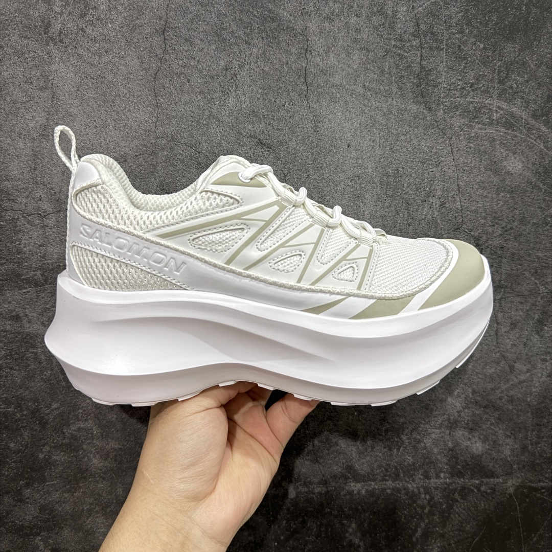 【巅峰版】CDG x Salomon 萨洛蒙 联名款XT-6 系列 厚底 休闲 运动鞋 原版购入开发 做货 独立私模 原材料打造 一比一原版细节 延续品牌设计基因,融合简约的设计和实用的技术性 联名鞋款依旧是黑白简约配色,鞋身上的品牌字样也体现出极简主义的设计风格 搭配Contagrip 橡胶厚底鞋底设计,重新演绎的鞋面部分则以Pulsar Advanced袜套式轮廓替换了之前抽绳鞋带 并饰有网眼、抗撕裂材质鞋面、防水胶条以及尼龙拉环等细节 面料: 原版定制进口科技面料 内里: 原版进口透气网里 大底: 原版开模超轻发泡材质 底厚: 6.5CM 尺码:35-40-选品中心