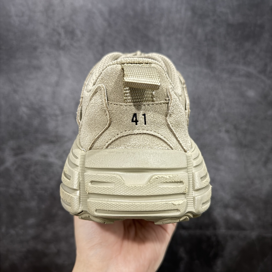 图片[4]-【XA纯原】最新外贸批次 Balenciaga巴黎世家16代 MONDAY 卡其色麂皮 其前卫的设计、夸张的体积和反光细节赋予其特别的轮廓 采用头层牛皮材质制成，带来良好脚感，外观全新造型，鞋身富有潮流感且易穿搭，正确做旧，多层组合橡胶大底防滑耐磨 尺码：35 36 37 38 39 40 41 42 43 44 45 46-选品中心