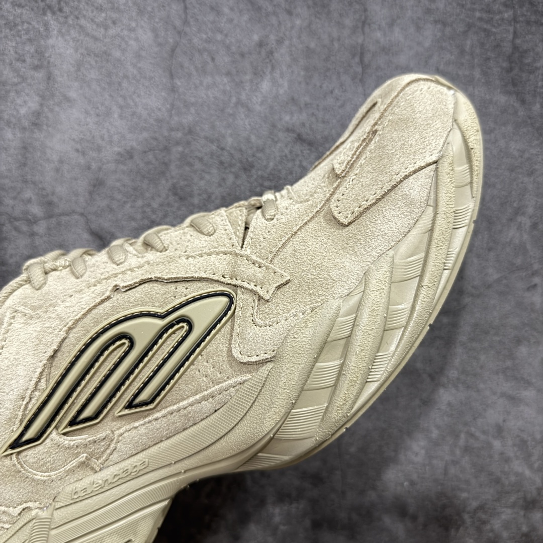 图片[6]-【XA纯原】最新外贸批次 Balenciaga巴黎世家16代 MONDAY 卡其色麂皮 其前卫的设计、夸张的体积和反光细节赋予其特别的轮廓 采用头层牛皮材质制成，带来良好脚感，外观全新造型，鞋身富有潮流感且易穿搭，正确做旧，多层组合橡胶大底防滑耐磨 尺码：35 36 37 38 39 40 41 42 43 44 45 46-选品中心