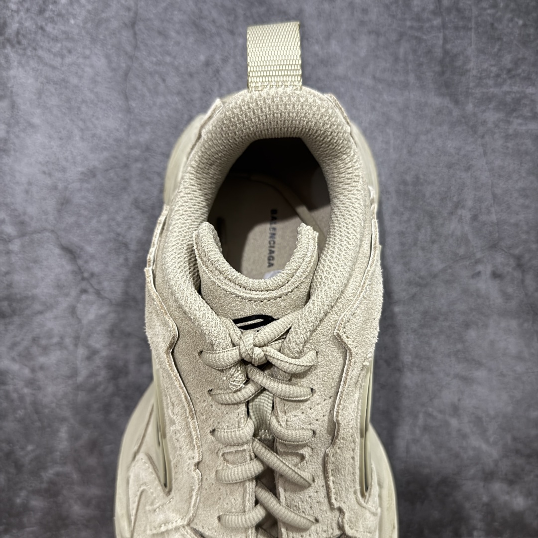 图片[8]-【XA纯原】最新外贸批次 Balenciaga巴黎世家16代 MONDAY 卡其色麂皮 其前卫的设计、夸张的体积和反光细节赋予其特别的轮廓 采用头层牛皮材质制成，带来良好脚感，外观全新造型，鞋身富有潮流感且易穿搭，正确做旧，多层组合橡胶大底防滑耐磨 尺码：35 36 37 38 39 40 41 42 43 44 45 46-选品中心