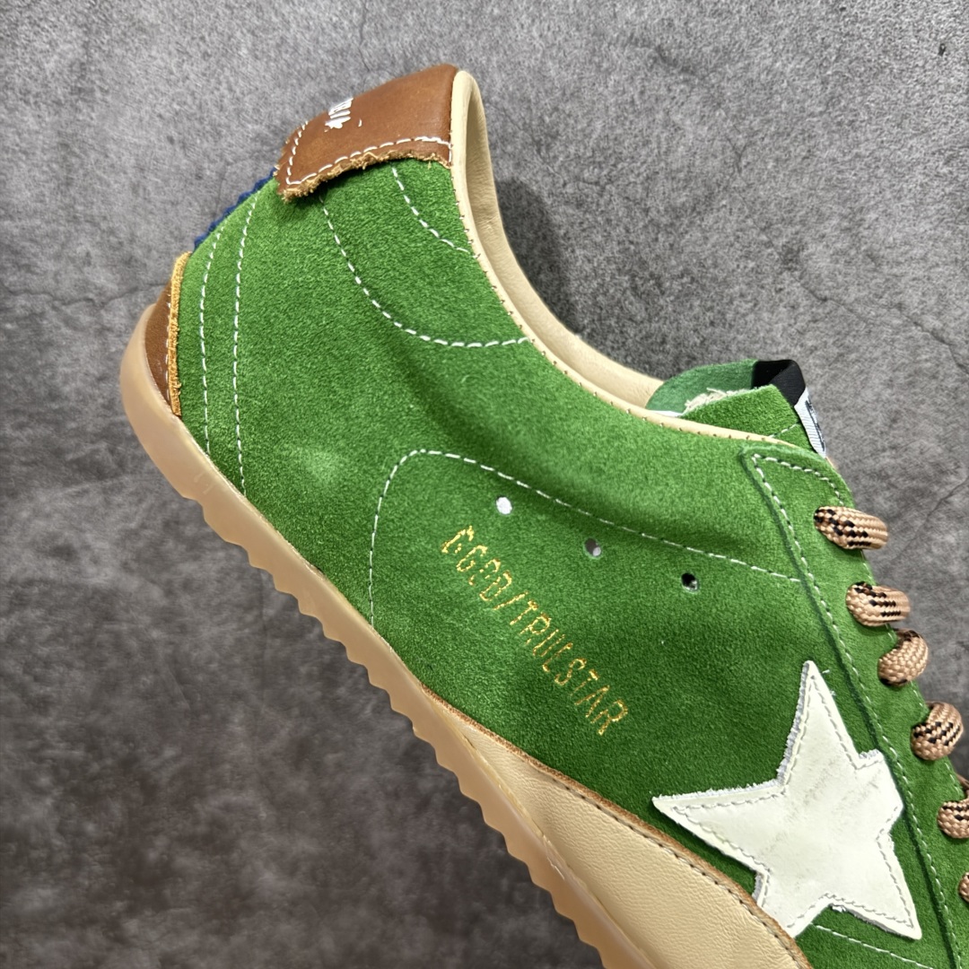 图片[7]-【广东纯原版本】Golden Goose True Star 25s最新款 易烊千玺 萱美 王一博 朱亚文同款小红书爆款运动鞋 采用进口牛皮羊皮内里 舒适感爆满 Golden Goose True Star「为叛逆而生」的鞋履，其价值不仅在于材质与工艺，更在于对主流审美规则的颠覆。它适合那些追求「非标准化时尚」、愿意为独特性支付溢价的消费者，尤其在潮流易逝的当下，其手工做旧设计反而赋予产品「反潮流」的永恒感。然而，对于务实型消费者而言，高昂的价格、小众的风格以及相对复杂的护理需求（如避免接触尖锐物体）可能使其性价比大打折扣。若将其视为「可穿戴的艺术品」，True Star 无疑是成功的；若以传统鞋履标准衡量，它则更像是一场关于时尚哲学的实验 尺码：35 36 37 38 39 40 41 42 43 44 45-选品中心