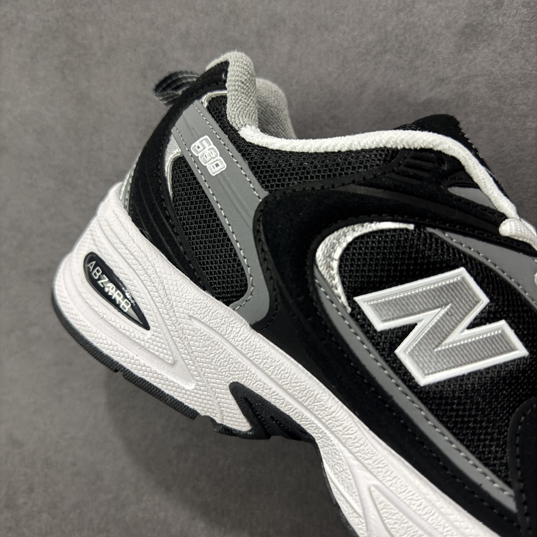 图片[6]-【K8版本】New Balance NB530 新百伦复古透气跑步鞋 抛弃过往以皮革为主的人气轮廓 以极具复古风范的跑鞋外观呈现 设计上全鞋以简约清爽的纯白色作基底 鞋身覆盖大面积织物网眼材质 并于鞋头、鞋带孔眼片等细节处点缀对比鲜明的反光银镀层凸显 鞋舌、侧身等位置则辅以一贯的「N」字标志和品牌徽标彰显身份 最后通过搭载的 ABZORB 缓震中底完善整体造型 货号：MR530CC 尺码：36-45带半码-选品中心