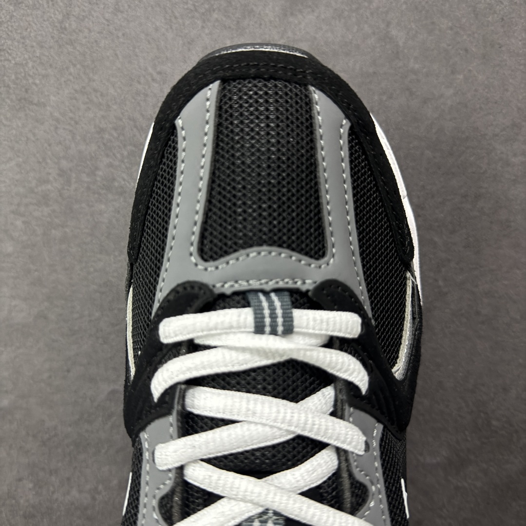 图片[8]-【K8版本】New Balance NB530 新百伦复古透气跑步鞋 抛弃过往以皮革为主的人气轮廓 以极具复古风范的跑鞋外观呈现 设计上全鞋以简约清爽的纯白色作基底 鞋身覆盖大面积织物网眼材质 并于鞋头、鞋带孔眼片等细节处点缀对比鲜明的反光银镀层凸显 鞋舌、侧身等位置则辅以一贯的「N」字标志和品牌徽标彰显身份 最后通过搭载的 ABZORB 缓震中底完善整体造型 货号：MR530CC 尺码：36-45带半码-选品中心