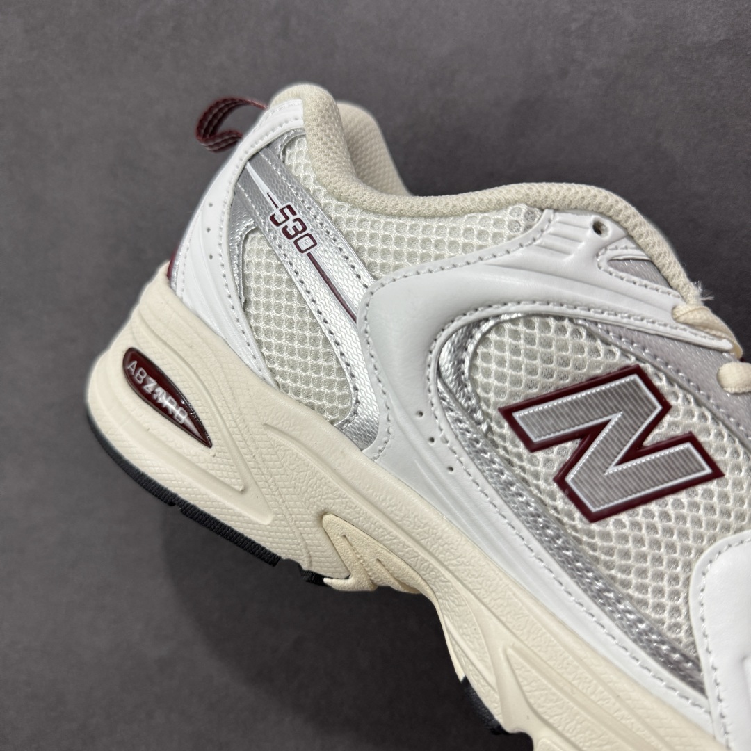 图片[6]-【K8版本】New Balance NB530 新百伦复古透气跑步鞋 抛弃过往以皮革为主的人气轮廓 以极具复古风范的跑鞋外观呈现 设计上全鞋以简约清爽的纯白色作基底 鞋身覆盖大面积织物网眼材质 并于鞋头、鞋带孔眼片等细节处点缀对比鲜明的反光银镀层凸显 鞋舌、侧身等位置则辅以一贯的「N」字标志和品牌徽标彰显身份 最后通过搭载的 ABZORB 缓震中底完善整体造型 货号：MR530SZ 尺码：36-45带半码-选品中心
