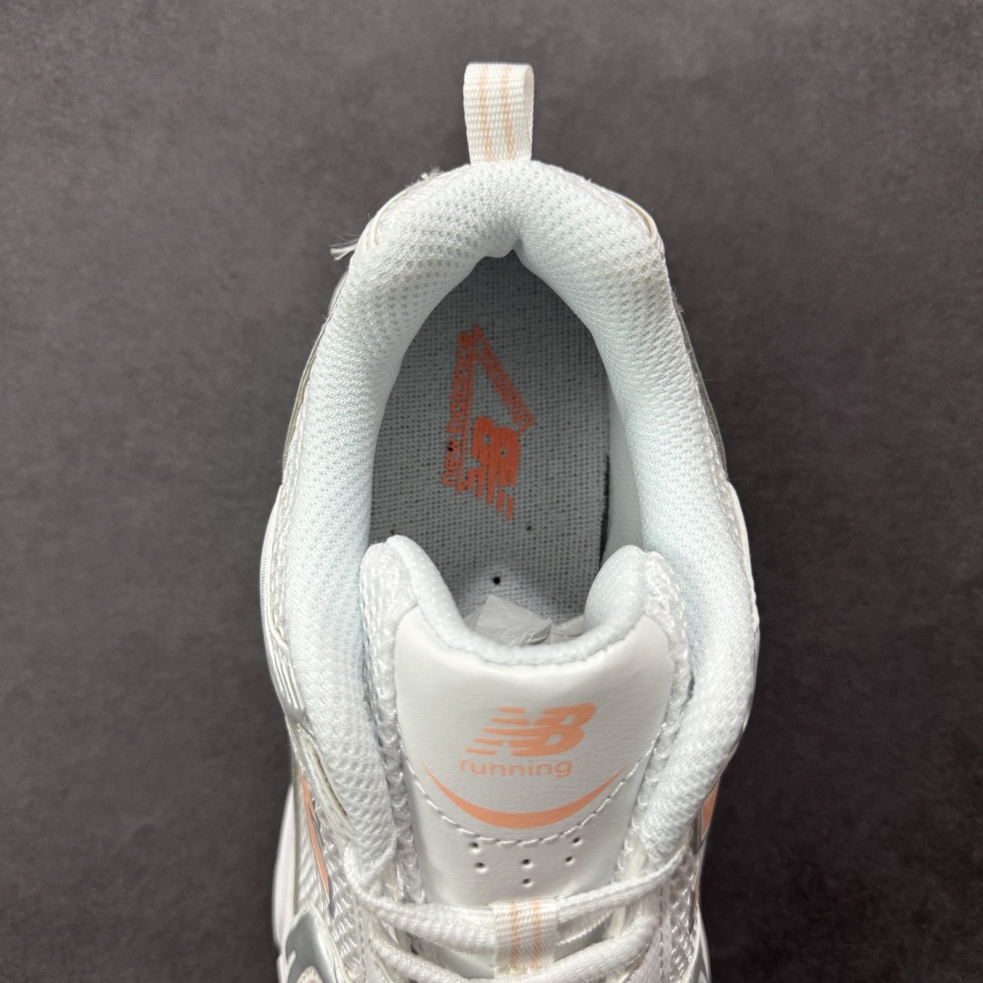 图片[7]-【K8版本】New Balance NB530 新百伦复古透气跑步鞋 抛弃过往以皮革为主的人气轮廓 以极具复古风范的跑鞋外观呈现 设计上全鞋以简约清爽的纯白色作基底 鞋身覆盖大面积织物网眼材质 并于鞋头、鞋带孔眼片等细节处点缀对比鲜明的反光银镀层凸显 鞋舌、侧身等位置则辅以一贯的「N」字标志和品牌徽标彰显身份 最后通过搭载的 ABZORB 缓震中底完善整体造型 货号：MR530ECP 尺码：36-45带半码-选品中心