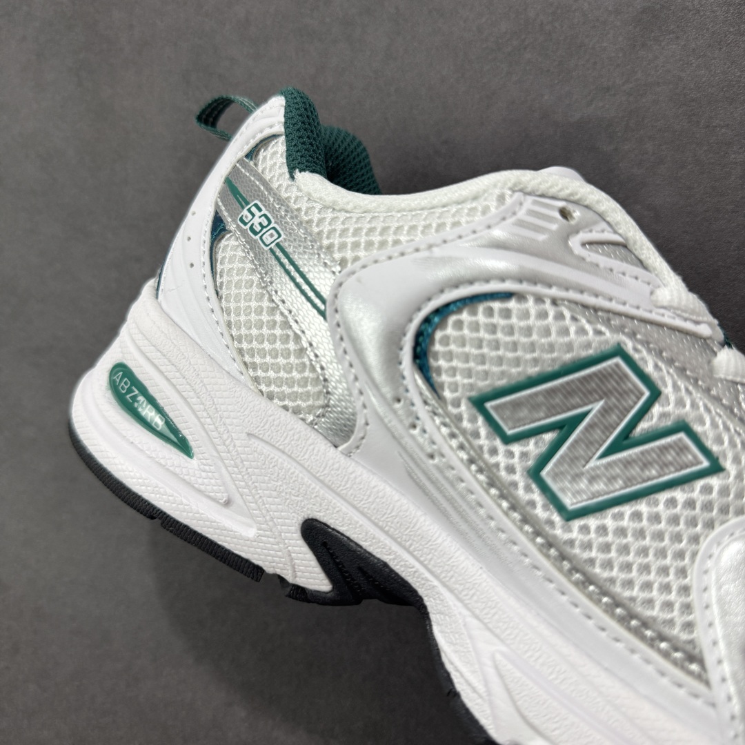 图片[6]-【K8版本】New Balance NB530 新百伦复古透气跑步鞋 抛弃过往以皮革为主的人气轮廓 以极具复古风范的跑鞋外观呈现 设计上全鞋以简约清爽的纯白色作基底 鞋身覆盖大面积织物网眼材质 并于鞋头、鞋带孔眼片等细节处点缀对比鲜明的反光银镀层凸显 鞋舌、侧身等位置则辅以一贯的「N」字标志和品牌徽标彰显身份 最后通过搭载的 ABZORB 缓震中底完善整体造型 货号：MR530AB 尺码：36-45带半码-选品中心