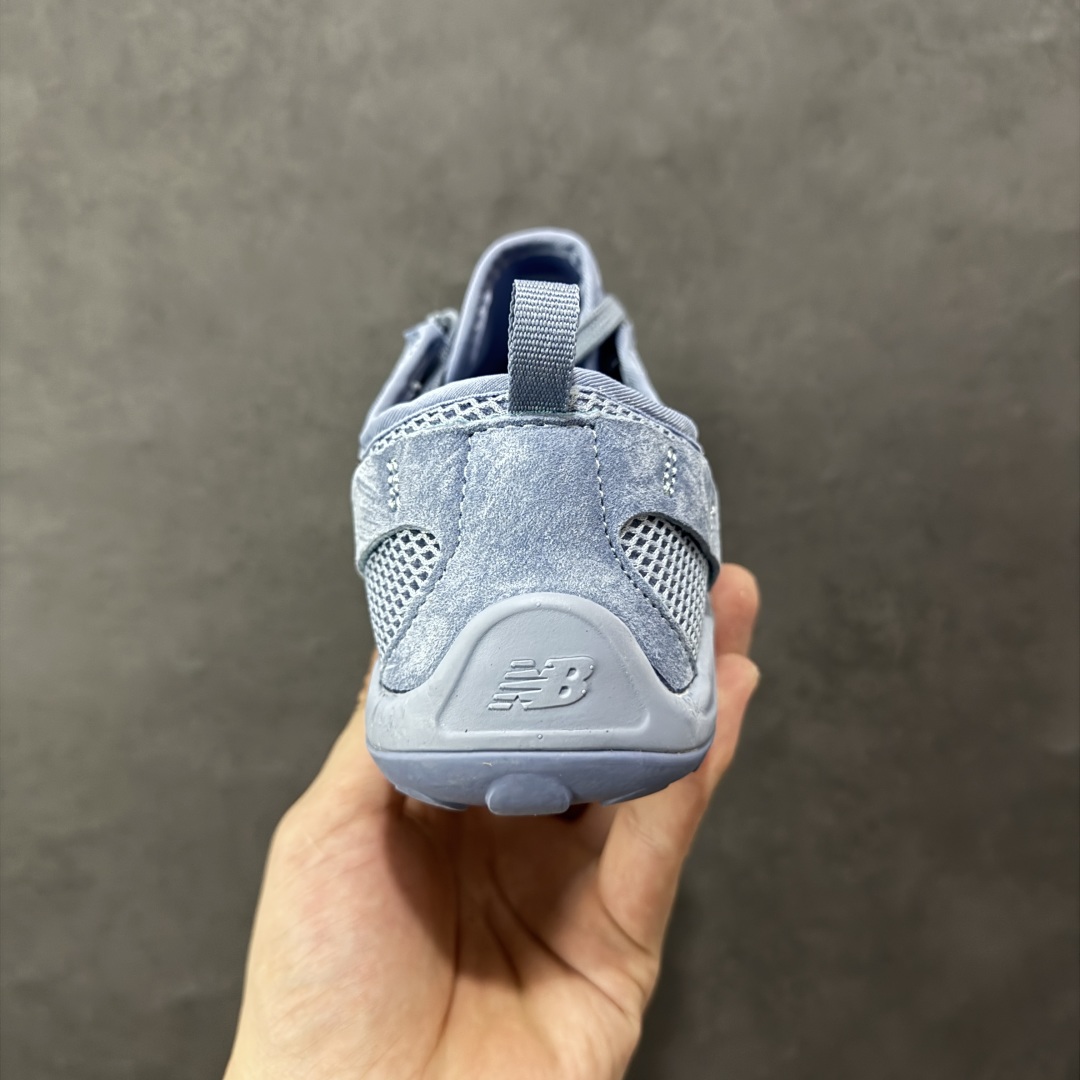 图片[4]-【正确版】ISSEY MIYAKE/ x New Balance NB MT10O 舒适时尚 减震耐磨 低帮 生活休闲鞋 ▪️New Balance MT10O休闲鞋是一款由New Balance与日本时尚品牌（ISSEY MIYAKE）携手打造的联名鞋款。MT10O的设计灵感源自“感官身体和赤足运动”的概念，旨在还原赤足行走的感受。它模仿脚的形状，降低了脚的高度和体积，同时保留了越野跑的元素。鞋面采用轻质网布与柔软皮革相结合，既保证了透气性，又增添了质感。细绳鞋带的设计简约而不失时尚感。鞋底采用Vibram橡胶大底，赋予卓越的抓地力，适合多种地形穿着。中底采用薄薄的缓冲层，提供舒适的穿着体验。鞋身紧贴脚面，形成良好的包裹性，减少脚在鞋内的移动与摩擦。4毫米的低坡差设计更适合自然的中足落地方式，尽可能贴近地面，让穿着者能够更贴近地面，感受大自然的每一丝呼吸。 货号：MT10OAD 尺码：36-45-选品中心