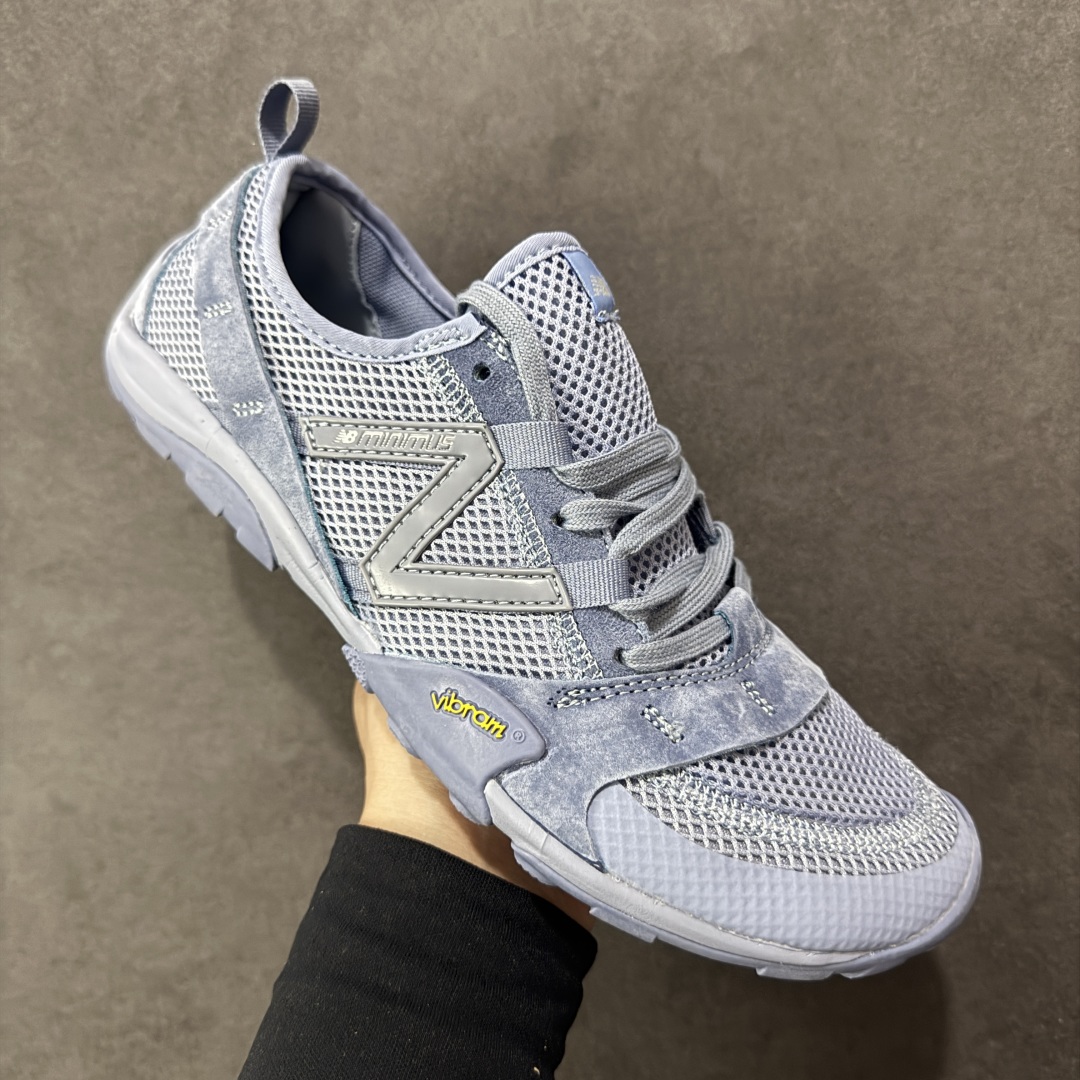 图片[3]-【正确版】ISSEY MIYAKE/ x New Balance NB MT10O 舒适时尚 减震耐磨 低帮 生活休闲鞋 ▪️New Balance MT10O休闲鞋是一款由New Balance与日本时尚品牌（ISSEY MIYAKE）携手打造的联名鞋款。MT10O的设计灵感源自“感官身体和赤足运动”的概念，旨在还原赤足行走的感受。它模仿脚的形状，降低了脚的高度和体积，同时保留了越野跑的元素。鞋面采用轻质网布与柔软皮革相结合，既保证了透气性，又增添了质感。细绳鞋带的设计简约而不失时尚感。鞋底采用Vibram橡胶大底，赋予卓越的抓地力，适合多种地形穿着。中底采用薄薄的缓冲层，提供舒适的穿着体验。鞋身紧贴脚面，形成良好的包裹性，减少脚在鞋内的移动与摩擦。4毫米的低坡差设计更适合自然的中足落地方式，尽可能贴近地面，让穿着者能够更贴近地面，感受大自然的每一丝呼吸。 货号：MT10OAD 尺码：36-45-选品中心