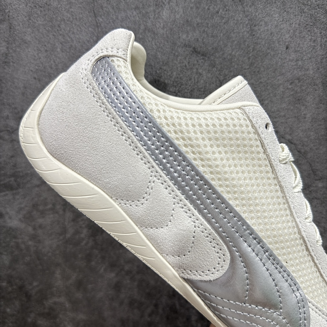 图片[7]-【CS纯原版】Puma Speedcat OG Sparco 彪马罗马阿莫尔系列 复古运动休闲赛车跑鞋 白银 市场第一梯队品质 版型 细节 烫金走线 完全碾压市场任意版本 欢迎对比🆚 工厂耗时3个月开发 原装档案原数据纸版楦型 采用固色翻毛皮鞋面材质(正确二次成型\’猛帮\’成型工艺🆚区别市面版本!!) 外置原数据开发轻量耐磨橡胶大底💪🏻 全球知名运动品牌PUMA宝马赛车系列 融合了宝马车队的标志性配色 以趣味十足又前卫复古的设计引领潮流 将赛道精神融入街头时尚 开启前卫竞速之旅 主打前卫复古风 Roma鞋款的鞋侧以复古的流线造型 缀以宝马经典Logo 巧妙吸睛 而Speedcat鞋款以亮眼三色条纹元素缀以舒适鞋面 赋予了独特的个性美学 演绎赛车的无尽能量 货号：403902-01 尺码：35-45-选品中心