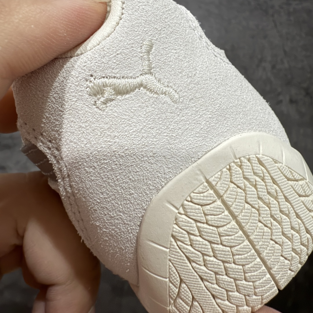 图片[2]-【CS纯原版】Puma Speedcat OG Sparco 彪马罗马阿莫尔系列 复古运动休闲赛车跑鞋 白银 市场第一梯队品质 版型 细节 烫金走线 完全碾压市场任意版本 欢迎对比🆚 工厂耗时3个月开发 原装档案原数据纸版楦型 采用固色翻毛皮鞋面材质(正确二次成型\’猛帮\’成型工艺🆚区别市面版本!!) 外置原数据开发轻量耐磨橡胶大底💪🏻 全球知名运动品牌PUMA宝马赛车系列 融合了宝马车队的标志性配色 以趣味十足又前卫复古的设计引领潮流 将赛道精神融入街头时尚 开启前卫竞速之旅 主打前卫复古风 Roma鞋款的鞋侧以复古的流线造型 缀以宝马经典Logo 巧妙吸睛 而Speedcat鞋款以亮眼三色条纹元素缀以舒适鞋面 赋予了独特的个性美学 演绎赛车的无尽能量 货号：403902-01 尺码：35-45-选品中心