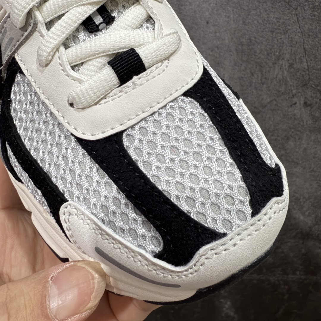 图片[5]-【XC2.0版】NK Zoom Vomero 5 佛莫罗5代系列经典复古运动慢跑鞋 白黑色 HQ1182-001 升级批次 全码补货入库 ①改良泡棉太厚鞋子肿涨问题 ②改良勾勾此前无绒感问题[公司货同步] ③升级采用原厂气垫[泵感、弹性、气压同步公司货]脚感更加接近原鞋 ④全新改版新批次鞋型更加秀气更接近公司货品相大底全新升级更软更弹!边缘咬花更加立体! 市售最强天花板‼️ 前后掌均有气垫加持 市场唯一正品的色卡 高频 组合大底的顶级产物！ 原装档案原数据纸版楦型 采用正确色卡 合成革饰片组合双层网眼布鞋面材质 升级正确后跟TPU加固#耐弯折热塑框架支撑鞋身 正确4层组织中底搭载EVA轻量缓震(中底带有Zoom气垫加持 区别市面版本!!)#嵌入双层革新物料鞋垫,外置防滑耐磨橡胶底片 复古气质十足❗️ 尺码：35.5-46-选品中心