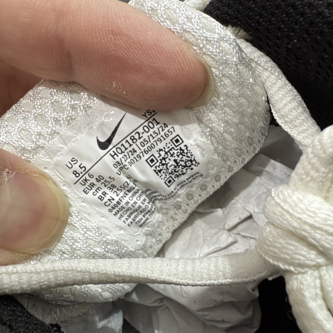 图片[7]-【XC2.0版】NK Zoom Vomero 5 佛莫罗5代系列经典复古运动慢跑鞋 白黑色 HQ1182-001 升级批次 全码补货入库 ①改良泡棉太厚鞋子肿涨问题 ②改良勾勾此前无绒感问题[公司货同步] ③升级采用原厂气垫[泵感、弹性、气压同步公司货]脚感更加接近原鞋 ④全新改版新批次鞋型更加秀气更接近公司货品相大底全新升级更软更弹!边缘咬花更加立体! 市售最强天花板‼️ 前后掌均有气垫加持 市场唯一正品的色卡 高频 组合大底的顶级产物！ 原装档案原数据纸版楦型 采用正确色卡 合成革饰片组合双层网眼布鞋面材质 升级正确后跟TPU加固#耐弯折热塑框架支撑鞋身 正确4层组织中底搭载EVA轻量缓震(中底带有Zoom气垫加持 区别市面版本!!)#嵌入双层革新物料鞋垫,外置防滑耐磨橡胶底片 复古气质十足❗️ 尺码：35.5-46-选品中心