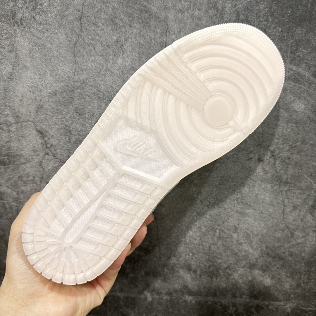 图片[9]-【DT纯原】Air Jordan Low AJ1 乔1 低帮文化休闲运动板鞋 蛇年限定白棕色 HF4080-001 市面中低帮最具代表性版本没有之一 口碑大厂出品 品控大底版型不断改良更新 全套原纸板楦头开发 确保原汁原味 完美呈现版型 完美零毛边处理 原厂内置全掌气垫 价格定位良心 平台专用代工流水线出品 一眼公司既视感 拿到手的一瞬间就与众不同 碾压市面所有版本 全部原鞋开发 每一个配色都会采购原鞋确认细节 打破市面看图做货无好货之说 尺码：35.5 36 36.5 37.5 38 38.5 39 40 40.5 41 42 42.5 43 44-选品中心