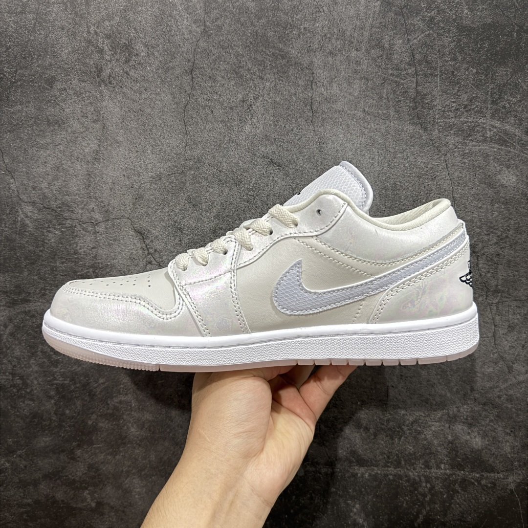 图片[2]-【DT纯原】Air Jordan Low AJ1 乔1 低帮文化休闲运动板鞋 蛇年限定白棕色 HF4080-001 市面中低帮最具代表性版本没有之一 口碑大厂出品 品控大底版型不断改良更新 全套原纸板楦头开发 确保原汁原味 完美呈现版型 完美零毛边处理 原厂内置全掌气垫 价格定位良心 平台专用代工流水线出品 一眼公司既视感 拿到手的一瞬间就与众不同 碾压市面所有版本 全部原鞋开发 每一个配色都会采购原鞋确认细节 打破市面看图做货无好货之说 尺码：35.5 36 36.5 37.5 38 38.5 39 40 40.5 41 42 42.5 43 44-选品中心