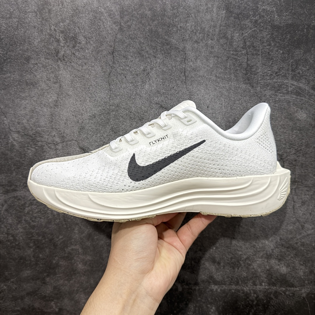 图片[2]-【公司级】Nike Air Zoom Pegasus Plus 耐克飞马加强版系列低帮马拉松休闲运动慢跑鞋 升级原楦原纸版数据开发 采用弹性 Flyknit 飞织鞋面材质 内里嵌入定型海绵 全掌型 ZoomX 泡绵中底 外置防滑耐磨橡胶底片 货号：FQ7262-100 尺码：36 36.5 37.5 38 38.5 39 40 40.5 41 42 42.5 43 44 45-选品中心