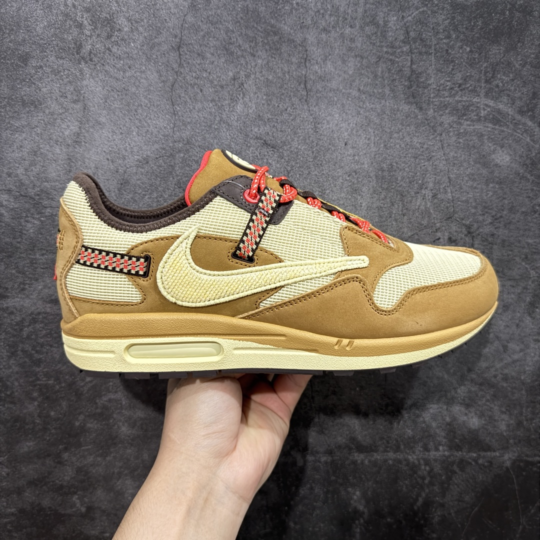 【外贸纯原版】Travis Scott x Nike Air Max 1 TS复古休闲跑步鞋 巴洛克棕卡其色 倒钩 货号：DO9392-701 外贸大厂全新开发出品 多次改良 品质细节完美升级出货 全新原楦档案原纸版数据开发版型 采用同源一致Prime Asia原厂丝光头层磨砂皮革饰片组合原装三明治网布物料 麂皮绒感刷色感十足 原厂材质纯手工复杂串珠效果倒钩子 正确二次成型\’猛帮\’成型工艺❌区别市面版本 升级回弹PU缓震中底材质 全新独家开模底纹橡胶鞋底 尺码：36 36.5 37.5 38 38.5 39 40 40.5 41 42 42.5 43 44 44.5 45 46 47.5（女码后期出货）-选品中心