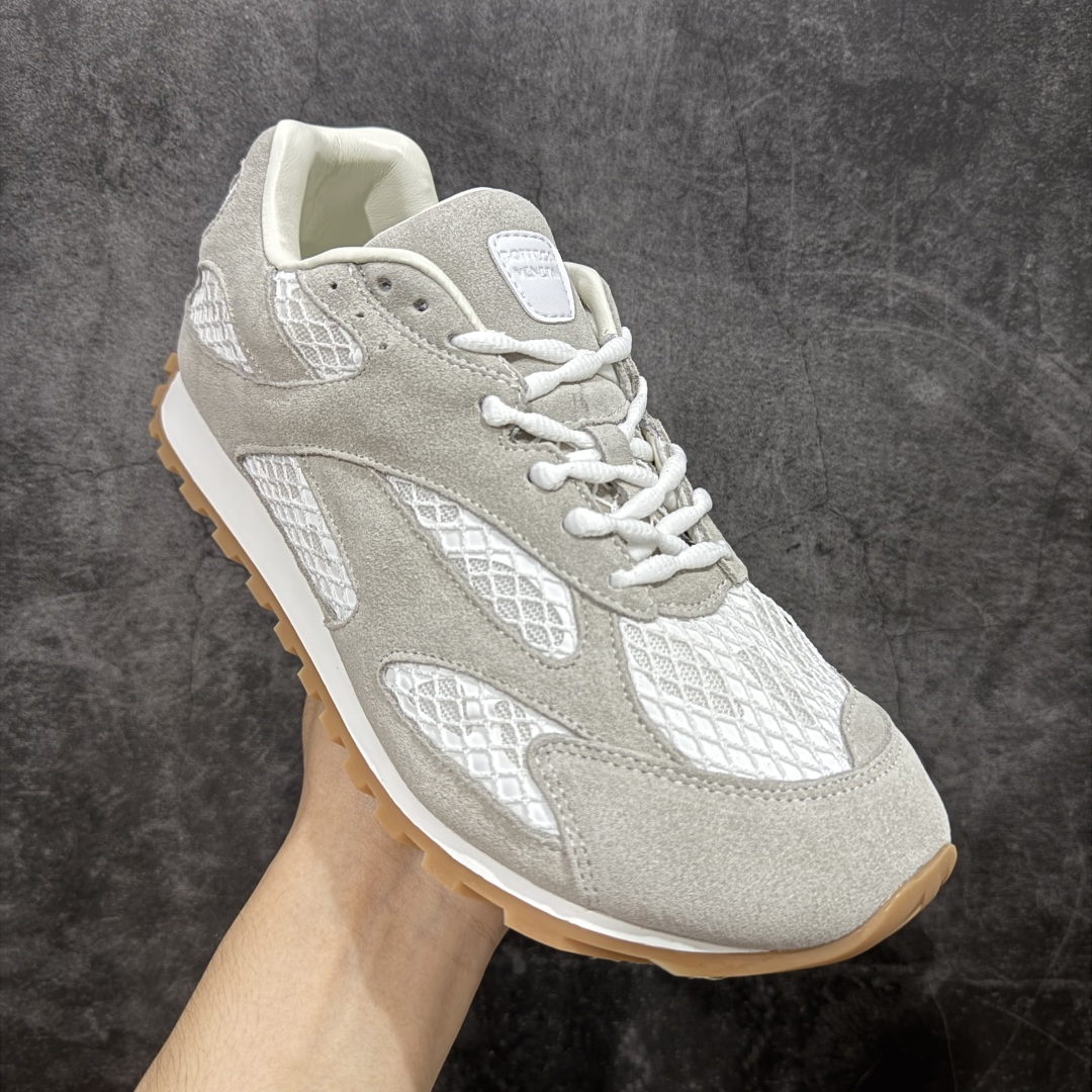 图片[3]-【莞产代购版】BOTTEGA VENETA Orbit Runner BV葆蝶家时尚休闲王一博同款老爹鞋运动鞋 原版开发 一比一打造 相似度百分之99以上 市场一梯队级别品质 区别市场任何标文顶级品质版本 采用轻质科技网布面料 搭配几何图案设计橡胶外底 王炸系列 高版本 认准套包工艺 实际增高很多哦 还是一样显腿细非常nice 耐玩耐造 对标对版 套包鞋工艺 认准高版本 大底选用拼色TPU大底 配置原版包装 尺码：35 36 37 38 39 40 41 42 43 44 45-选品中心