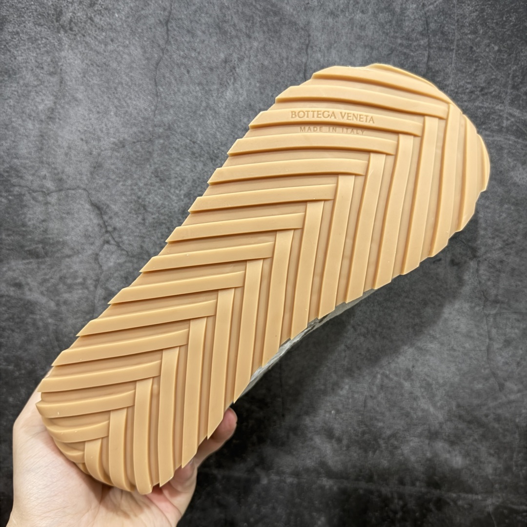 图片[9]-【莞产代购版】BOTTEGA VENETA Orbit Runner BV葆蝶家时尚休闲王一博同款老爹鞋运动鞋 原版开发 一比一打造 相似度百分之99以上 市场一梯队级别品质 区别市场任何标文顶级品质版本 采用轻质科技网布面料 搭配几何图案设计橡胶外底 王炸系列 高版本 认准套包工艺 实际增高很多哦 还是一样显腿细非常nice 耐玩耐造 对标对版 套包鞋工艺 认准高版本 大底选用拼色TPU大底 配置原版包装 尺码：35 36 37 38 39 40 41 42 43 44 45-选品中心