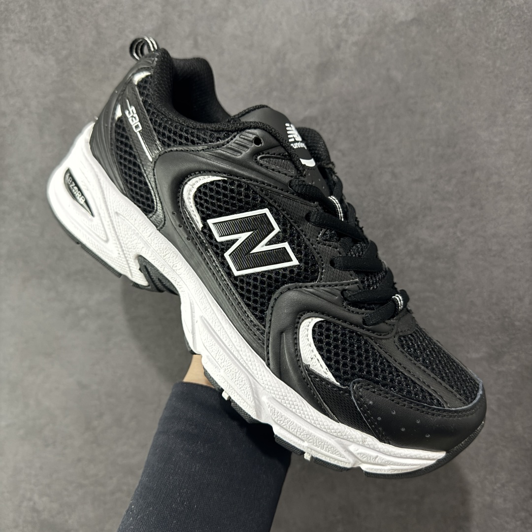 图片[3]-【K8版本】New Balance NB530 新百伦复古透气跑步鞋 抛弃过往以皮革为主的人气轮廓 以极具复古风范的跑鞋外观呈现 设计上全鞋以简约清爽的纯白色作基底 鞋身覆盖大面积织物网眼材质 并于鞋头、鞋带孔眼片等细节处点缀对比鲜明的反光银镀层凸显 鞋舌、侧身等位置则辅以一贯的「N」字标志和品牌徽标彰显身份 最后通过搭载的 ABZORB 缓震中底完善整体造型 货号：MR530SD 尺码：36-45带半码-选品中心