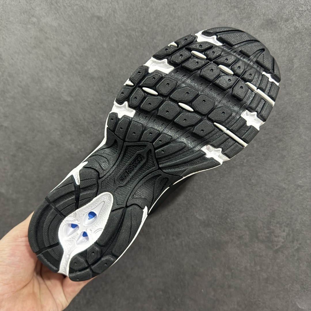 图片[9]-【K8版本】New Balance NB530 新百伦复古透气跑步鞋 抛弃过往以皮革为主的人气轮廓 以极具复古风范的跑鞋外观呈现 设计上全鞋以简约清爽的纯白色作基底 鞋身覆盖大面积织物网眼材质 并于鞋头、鞋带孔眼片等细节处点缀对比鲜明的反光银镀层凸显 鞋舌、侧身等位置则辅以一贯的「N」字标志和品牌徽标彰显身份 最后通过搭载的 ABZORB 缓震中底完善整体造型 货号：MR530SD 尺码：36-45带半码-选品中心