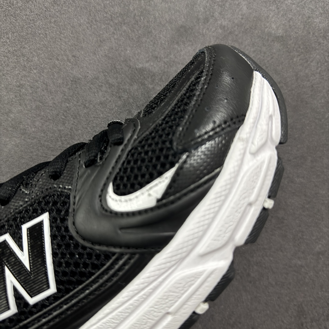 图片[5]-【K8版本】New Balance NB530 新百伦复古透气跑步鞋 抛弃过往以皮革为主的人气轮廓 以极具复古风范的跑鞋外观呈现 设计上全鞋以简约清爽的纯白色作基底 鞋身覆盖大面积织物网眼材质 并于鞋头、鞋带孔眼片等细节处点缀对比鲜明的反光银镀层凸显 鞋舌、侧身等位置则辅以一贯的「N」字标志和品牌徽标彰显身份 最后通过搭载的 ABZORB 缓震中底完善整体造型 货号：MR530SD 尺码：36-45带半码-选品中心