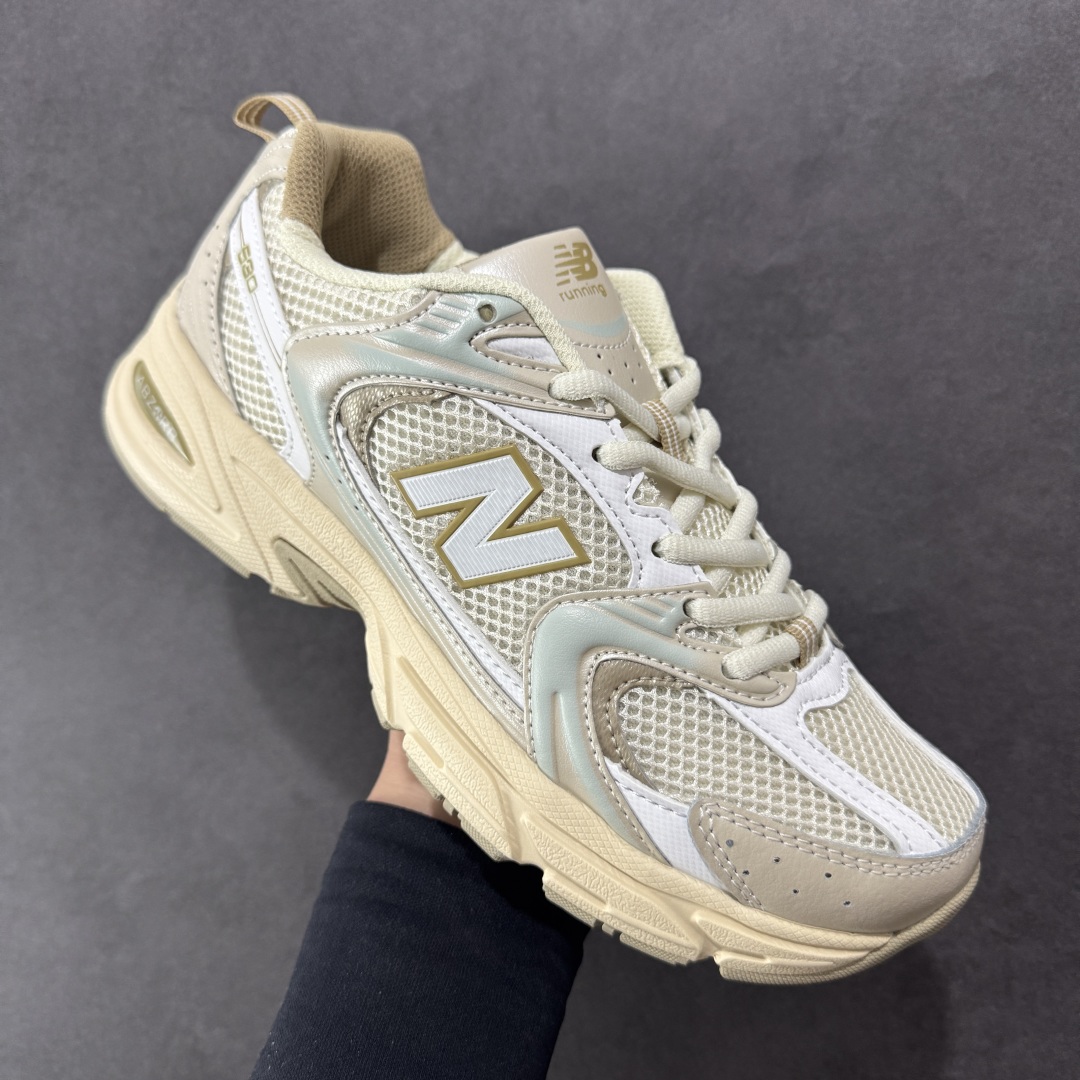 图片[3]-【K8版本】New Balance NB530 新百伦复古透气跑步鞋 抛弃过往以皮革为主的人气轮廓 以极具复古风范的跑鞋外观呈现 设计上全鞋以简约清爽的纯白色作基底 鞋身覆盖大面积织物网眼材质 并于鞋头、鞋带孔眼片等细节处点缀对比鲜明的反光银镀层凸显 鞋舌、侧身等位置则辅以一贯的「N」字标志和品牌徽标彰显身份 最后通过搭载的 ABZORB 缓震中底完善整体造型 货号：MR530AA 尺码：36-45带半码-选品中心