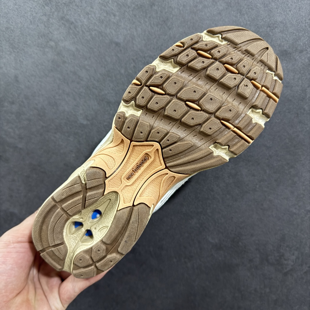 图片[9]-【K8版本】New Balance NB530 新百伦复古透气跑步鞋 抛弃过往以皮革为主的人气轮廓 以极具复古风范的跑鞋外观呈现 设计上全鞋以简约清爽的纯白色作基底 鞋身覆盖大面积织物网眼材质 并于鞋头、鞋带孔眼片等细节处点缀对比鲜明的反光银镀层凸显 鞋舌、侧身等位置则辅以一贯的「N」字标志和品牌徽标彰显身份 最后通过搭载的 ABZORB 缓震中底完善整体造型 货号：MR530NI 尺码：36-45带半码-选品中心