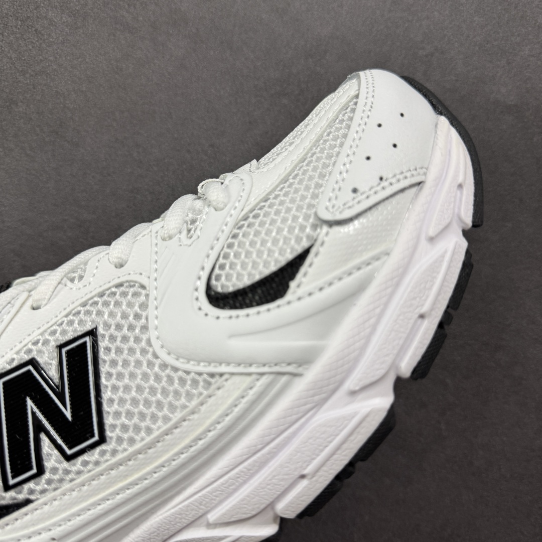 图片[5]-【K8版本】New Balance NB530 新百伦复古透气跑步鞋 抛弃过往以皮革为主的人气轮廓 以极具复古风范的跑鞋外观呈现 设计上全鞋以简约清爽的纯白色作基底 鞋身覆盖大面积织物网眼材质 并于鞋头、鞋带孔眼片等细节处点缀对比鲜明的反光银镀层凸显 鞋舌、侧身等位置则辅以一贯的「N」字标志和品牌徽标彰显身份 最后通过搭载的 ABZORB 缓震中底完善整体造型 货号：MR530EWB 尺码：36-45带半码-选品中心