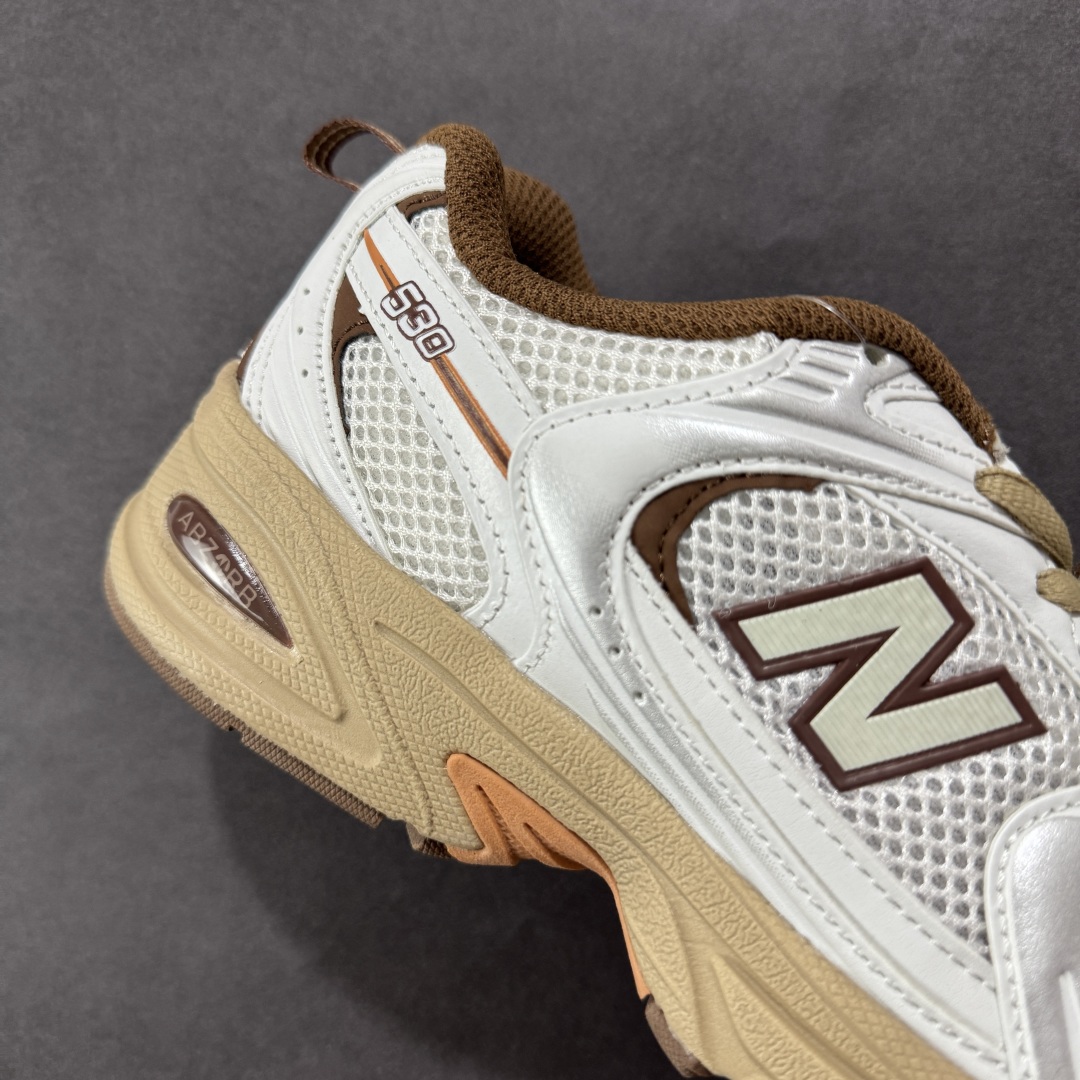 图片[6]-【K8版本】New Balance NB530 新百伦复古透气跑步鞋 抛弃过往以皮革为主的人气轮廓 以极具复古风范的跑鞋外观呈现 设计上全鞋以简约清爽的纯白色作基底 鞋身覆盖大面积织物网眼材质 并于鞋头、鞋带孔眼片等细节处点缀对比鲜明的反光银镀层凸显 鞋舌、侧身等位置则辅以一贯的「N」字标志和品牌徽标彰显身份 最后通过搭载的 ABZORB 缓震中底完善整体造型 货号：MR530NI 尺码：36-45带半码-选品中心