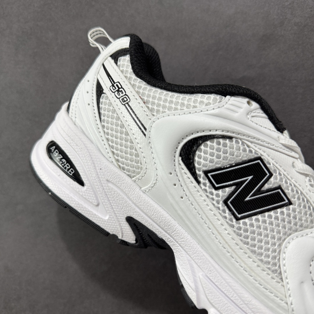 图片[6]-【K8版本】New Balance NB530 新百伦复古透气跑步鞋 抛弃过往以皮革为主的人气轮廓 以极具复古风范的跑鞋外观呈现 设计上全鞋以简约清爽的纯白色作基底 鞋身覆盖大面积织物网眼材质 并于鞋头、鞋带孔眼片等细节处点缀对比鲜明的反光银镀层凸显 鞋舌、侧身等位置则辅以一贯的「N」字标志和品牌徽标彰显身份 最后通过搭载的 ABZORB 缓震中底完善整体造型 货号：MR530EWB 尺码：36-45带半码-选品中心