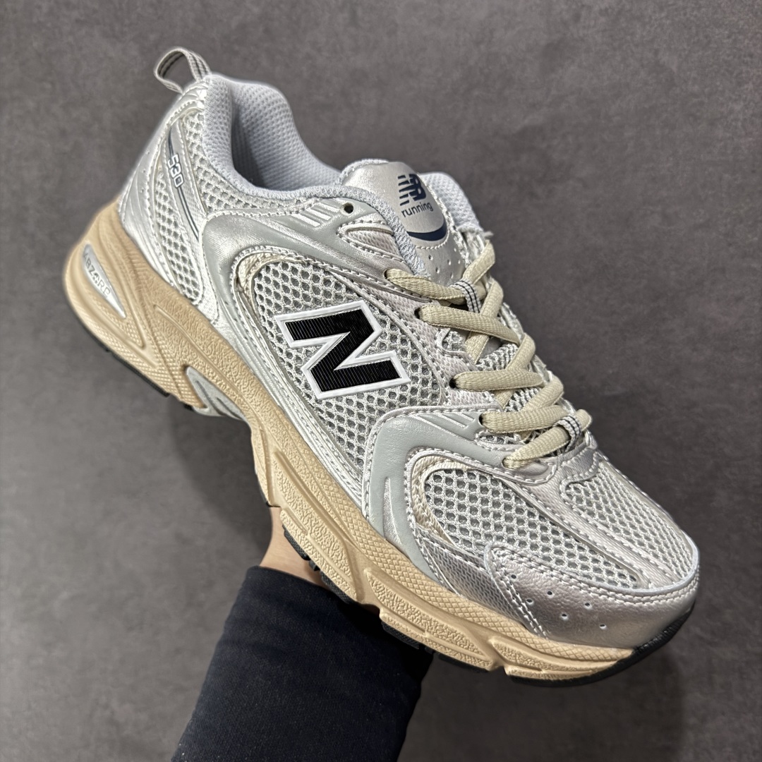 图片[3]-【K8版本】New Balance NB530 新百伦复古透气跑步鞋 抛弃过往以皮革为主的人气轮廓 以极具复古风范的跑鞋外观呈现 设计上全鞋以简约清爽的纯白色作基底 鞋身覆盖大面积织物网眼材质 并于鞋头、鞋带孔眼片等细节处点缀对比鲜明的反光银镀层凸显 鞋舌、侧身等位置则辅以一贯的「N」字标志和品牌徽标彰显身份 最后通过搭载的 ABZORB 缓震中底完善整体造型 货号：MR530VS 尺码：36-45带半码-选品中心