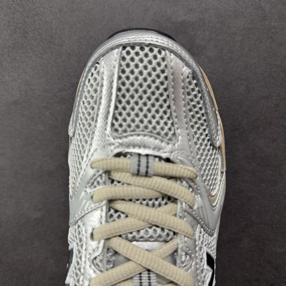 图片[8]-【K8版本】New Balance NB530 新百伦复古透气跑步鞋 抛弃过往以皮革为主的人气轮廓 以极具复古风范的跑鞋外观呈现 设计上全鞋以简约清爽的纯白色作基底 鞋身覆盖大面积织物网眼材质 并于鞋头、鞋带孔眼片等细节处点缀对比鲜明的反光银镀层凸显 鞋舌、侧身等位置则辅以一贯的「N」字标志和品牌徽标彰显身份 最后通过搭载的 ABZORB 缓震中底完善整体造型 货号：MR530VS 尺码：36-45带半码-选品中心