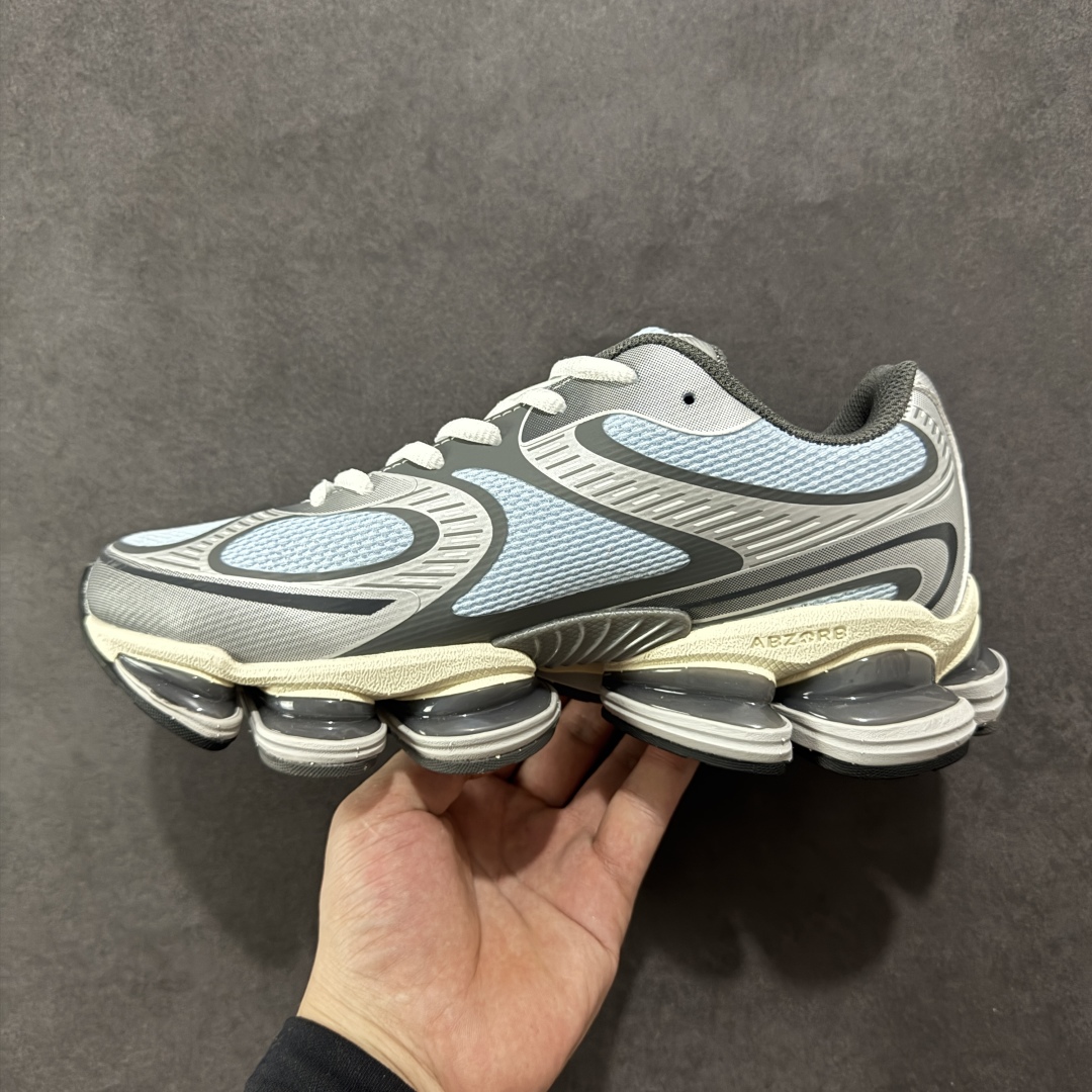 图片[2]-【纯原版】New Balance NB2000 舒适百搭防滑耐磨低帮 休闲跑步鞋 New Balance 在近两年的球鞋市场屡出奇招，在经典鞋型保持进一步增长的同时，推出的每一款新鞋型也都有傲人的战绩。在 327、9060 等鞋型获得成功之后，今天 New Balance 家族又迎来了新鲜血液的注入。这双New Balance 2000 依然是融合了新旧元素的跑鞋造型，命名为 2000，或许是它的设计理念有着 Y2K 的血统。最大的亮点，在于这双鞋的中底。外侧以五个ABZORB 单元，带来极具辨识度和冲击力的视觉效果，让这双鞋在外观和脚感方面都颇具吸引力。 尺码：36 37 37.5 38 38.5 39 40 40.5 41 42 42.5 43 44 45-选品中心