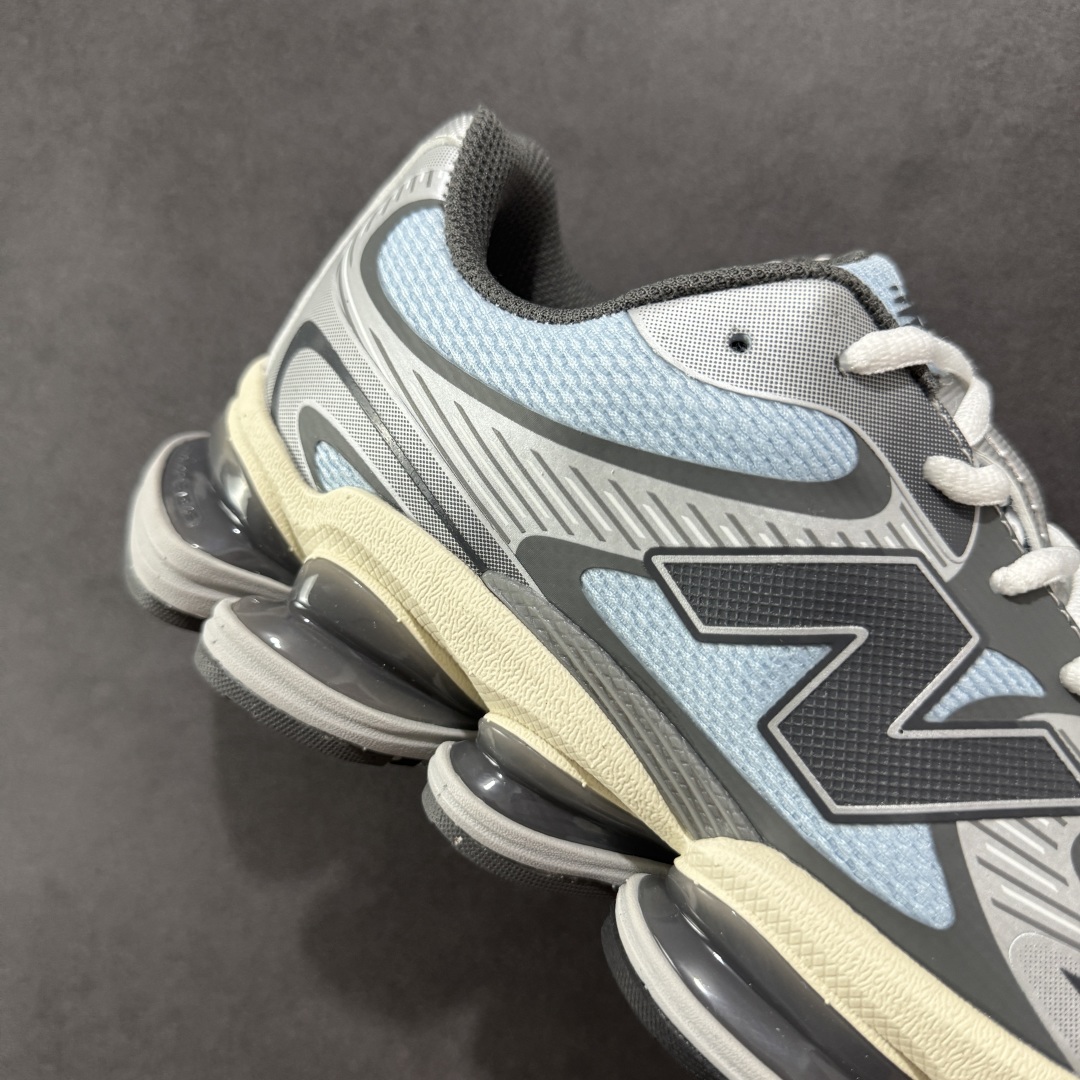 图片[6]-【纯原版】New Balance NB2000 舒适百搭防滑耐磨低帮 休闲跑步鞋 New Balance 在近两年的球鞋市场屡出奇招，在经典鞋型保持进一步增长的同时，推出的每一款新鞋型也都有傲人的战绩。在 327、9060 等鞋型获得成功之后，今天 New Balance 家族又迎来了新鲜血液的注入。这双New Balance 2000 依然是融合了新旧元素的跑鞋造型，命名为 2000，或许是它的设计理念有着 Y2K 的血统。最大的亮点，在于这双鞋的中底。外侧以五个ABZORB 单元，带来极具辨识度和冲击力的视觉效果，让这双鞋在外观和脚感方面都颇具吸引力。 尺码：36 37 37.5 38 38.5 39 40 40.5 41 42 42.5 43 44 45-选品中心