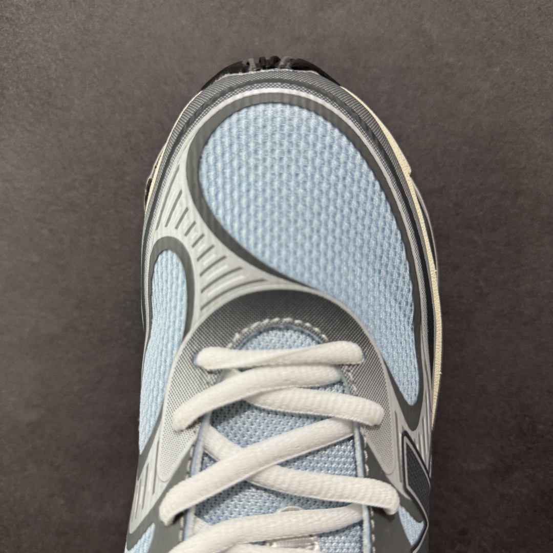 图片[8]-【纯原版】New Balance NB2000 舒适百搭防滑耐磨低帮 休闲跑步鞋 New Balance 在近两年的球鞋市场屡出奇招，在经典鞋型保持进一步增长的同时，推出的每一款新鞋型也都有傲人的战绩。在 327、9060 等鞋型获得成功之后，今天 New Balance 家族又迎来了新鲜血液的注入。这双New Balance 2000 依然是融合了新旧元素的跑鞋造型，命名为 2000，或许是它的设计理念有着 Y2K 的血统。最大的亮点，在于这双鞋的中底。外侧以五个ABZORB 单元，带来极具辨识度和冲击力的视觉效果，让这双鞋在外观和脚感方面都颇具吸引力。 尺码：36 37 37.5 38 38.5 39 40 40.5 41 42 42.5 43 44 45-选品中心