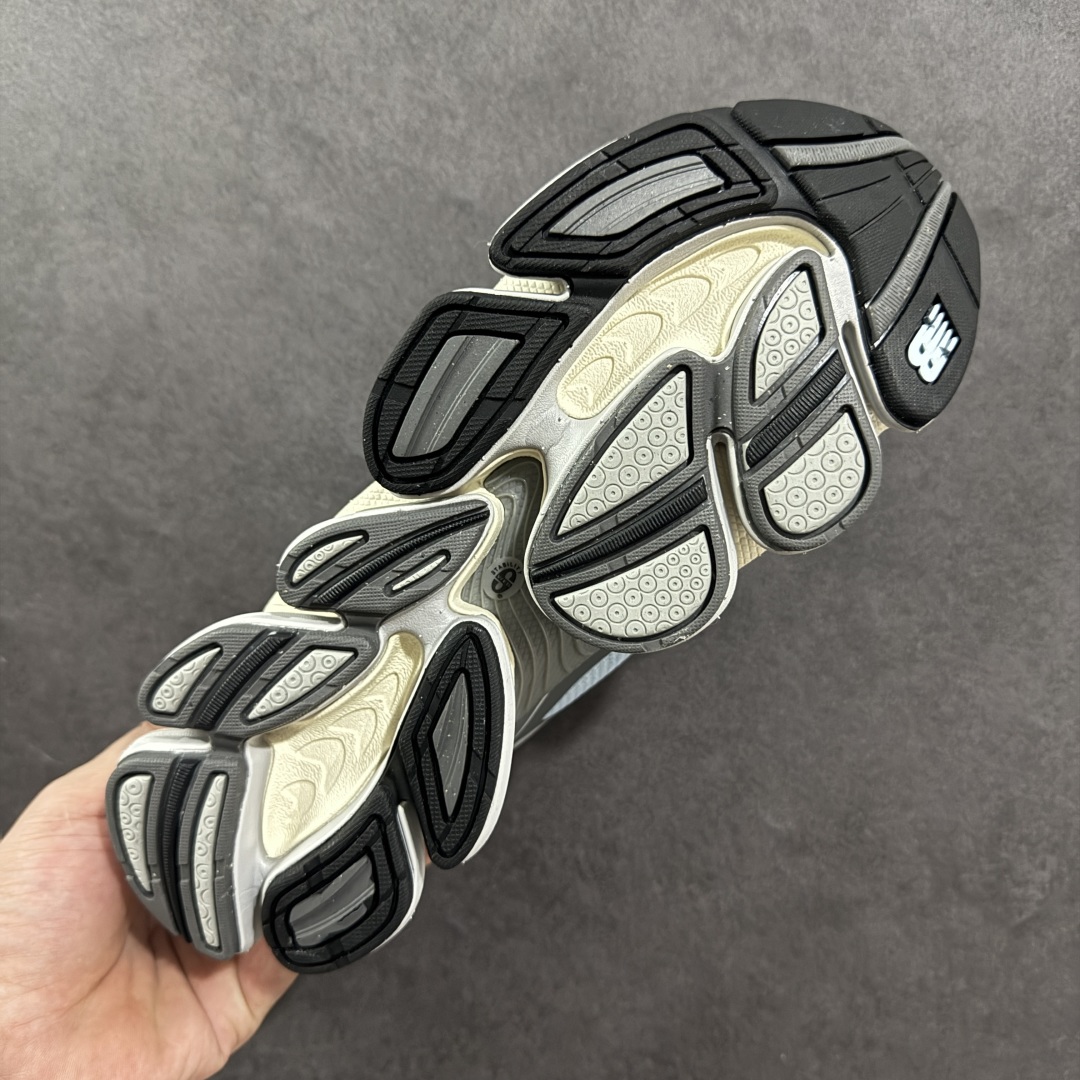 图片[9]-【纯原版】New Balance NB2000 舒适百搭防滑耐磨低帮 休闲跑步鞋 New Balance 在近两年的球鞋市场屡出奇招，在经典鞋型保持进一步增长的同时，推出的每一款新鞋型也都有傲人的战绩。在 327、9060 等鞋型获得成功之后，今天 New Balance 家族又迎来了新鲜血液的注入。这双New Balance 2000 依然是融合了新旧元素的跑鞋造型，命名为 2000，或许是它的设计理念有着 Y2K 的血统。最大的亮点，在于这双鞋的中底。外侧以五个ABZORB 单元，带来极具辨识度和冲击力的视觉效果，让这双鞋在外观和脚感方面都颇具吸引力。 尺码：36 37 37.5 38 38.5 39 40 40.5 41 42 42.5 43 44 45-选品中心