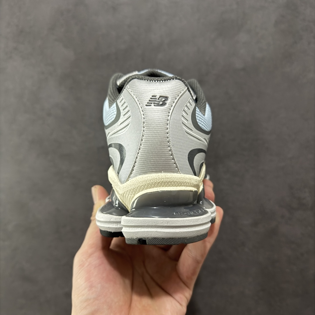 图片[4]-【纯原版】New Balance NB2000 舒适百搭防滑耐磨低帮 休闲跑步鞋 New Balance 在近两年的球鞋市场屡出奇招，在经典鞋型保持进一步增长的同时，推出的每一款新鞋型也都有傲人的战绩。在 327、9060 等鞋型获得成功之后，今天 New Balance 家族又迎来了新鲜血液的注入。这双New Balance 2000 依然是融合了新旧元素的跑鞋造型，命名为 2000，或许是它的设计理念有着 Y2K 的血统。最大的亮点，在于这双鞋的中底。外侧以五个ABZORB 单元，带来极具辨识度和冲击力的视觉效果，让这双鞋在外观和脚感方面都颇具吸引力。 尺码：36 37 37.5 38 38.5 39 40 40.5 41 42 42.5 43 44 45-选品中心