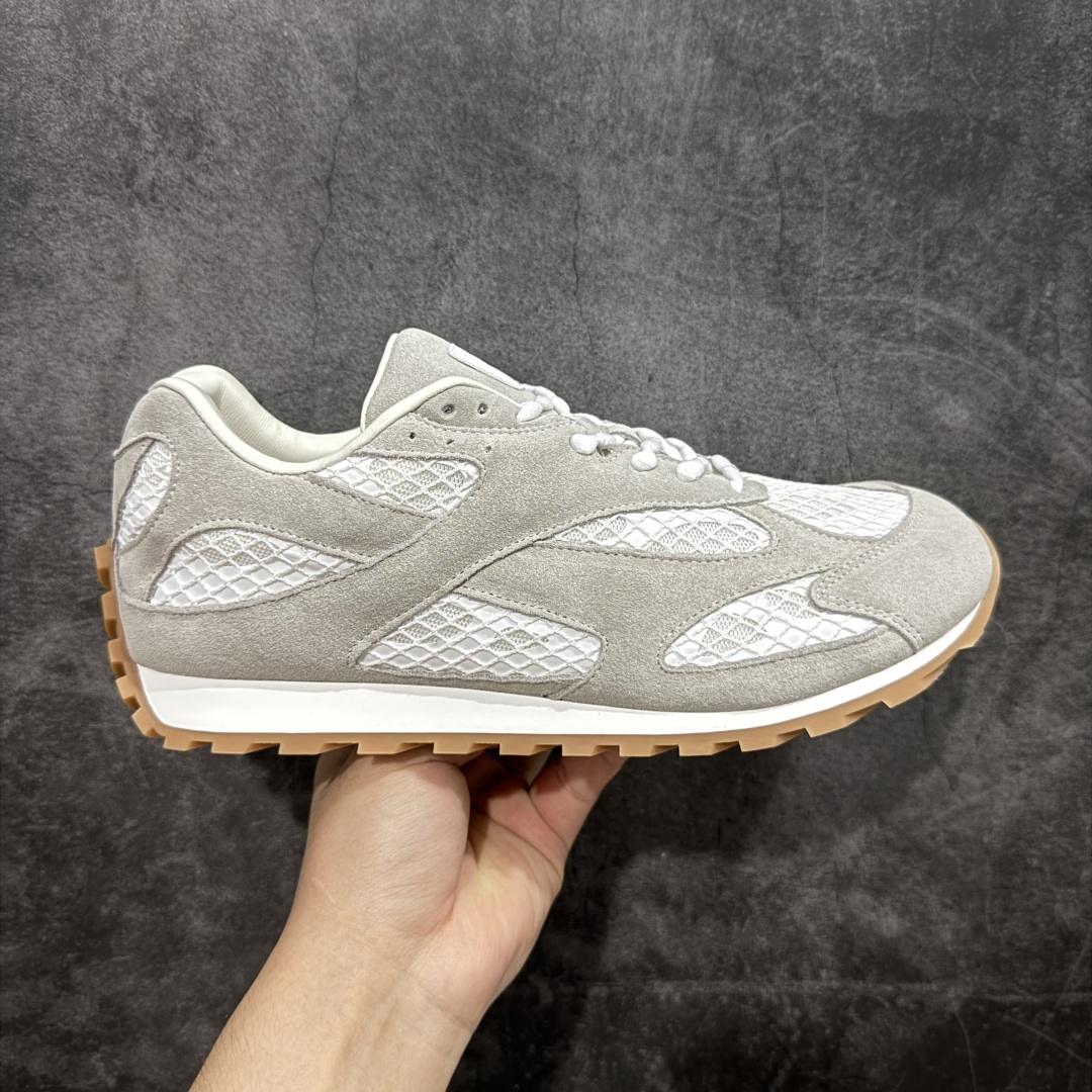 【莞产代购版】BOTTEGA VENETA Orbit Runner BV葆蝶家时尚休闲王一博同款老爹鞋运动鞋 原版开发 一比一打造 相似度百分之99以上 市场一梯队级别品质 区别市场任何标文顶级品质版本 采用轻质科技网布面料 搭配几何图案设计橡胶外底 王炸系列 高版本 认准套包工艺 实际增高很多哦 还是一样显腿细非常nice 耐玩耐造 对标对版 套包鞋工艺 认准高版本 大底选用拼色TPU大底 配置原版包装 尺码:35 36 37 38 39 40 41 42 43 44 45-选品中心