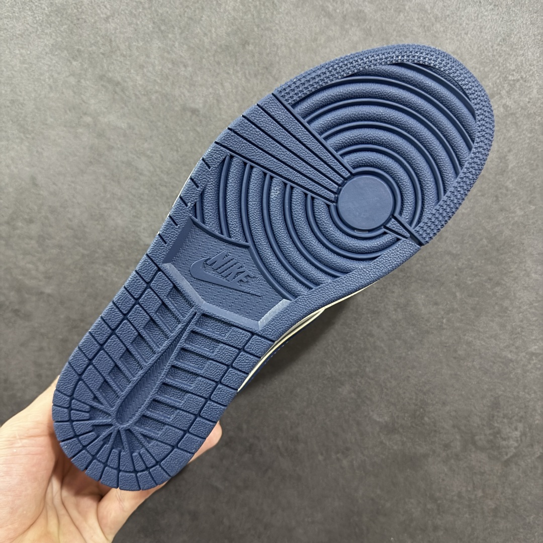 图片[9]-【定制版】Travis Scott x Fragment Design x Air Jordan 1 Low OG SP AJ1 乔1 小米联名 流星蓝 低帮文化休闲板鞋  #多方联名合作融合了Travis Scott 独特的音乐风格，藤原浩个性的设计风格以及Jordan品牌的经典元素 使其成为一双具有独特身份和价值的鞋子 清新而立体的外观加上联名标识更突出了其独特身份 这种配色方案显示出活力和时尚感 在视觉上引人注目 鞋身的质感和细腻的细节处理使其显得高端而格调十足 这款“倒钩”联名是设计与创意完美结合 融合多方的个性风格是一款备受瞩目的潮流鞋款  货号：XX3168-212 尺码：36 36.5 37.5 38 38.5 39 40 40.5 41 42 42.5 43 44 44.5 45-选品中心