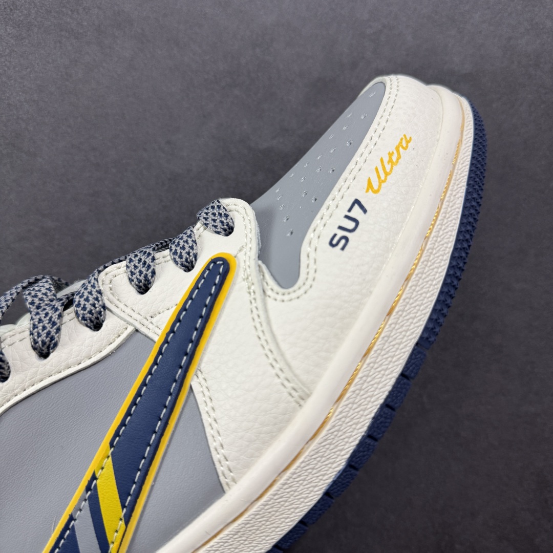图片[5]-【定制版】Travis Scott x Fragment Design x Air Jordan 1 Low OG SP AJ1 乔1 小米联名 流星蓝 低帮文化休闲板鞋  #多方联名合作融合了Travis Scott 独特的音乐风格，藤原浩个性的设计风格以及Jordan品牌的经典元素 使其成为一双具有独特身份和价值的鞋子 清新而立体的外观加上联名标识更突出了其独特身份 这种配色方案显示出活力和时尚感 在视觉上引人注目 鞋身的质感和细腻的细节处理使其显得高端而格调十足 这款“倒钩”联名是设计与创意完美结合 融合多方的个性风格是一款备受瞩目的潮流鞋款  货号：XX3168-212 尺码：36 36.5 37.5 38 38.5 39 40 40.5 41 42 42.5 43 44 44.5 45-选品中心