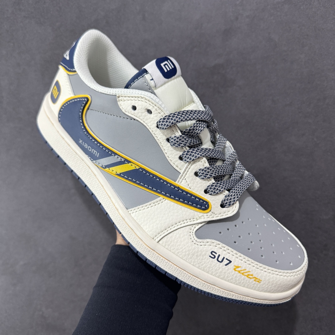 图片[3]-【定制版】Travis Scott x Fragment Design x Air Jordan 1 Low OG SP AJ1 乔1 小米联名 流星蓝 低帮文化休闲板鞋  #多方联名合作融合了Travis Scott 独特的音乐风格，藤原浩个性的设计风格以及Jordan品牌的经典元素 使其成为一双具有独特身份和价值的鞋子 清新而立体的外观加上联名标识更突出了其独特身份 这种配色方案显示出活力和时尚感 在视觉上引人注目 鞋身的质感和细腻的细节处理使其显得高端而格调十足 这款“倒钩”联名是设计与创意完美结合 融合多方的个性风格是一款备受瞩目的潮流鞋款  货号：XX3168-212 尺码：36 36.5 37.5 38 38.5 39 40 40.5 41 42 42.5 43 44 44.5 45-选品中心